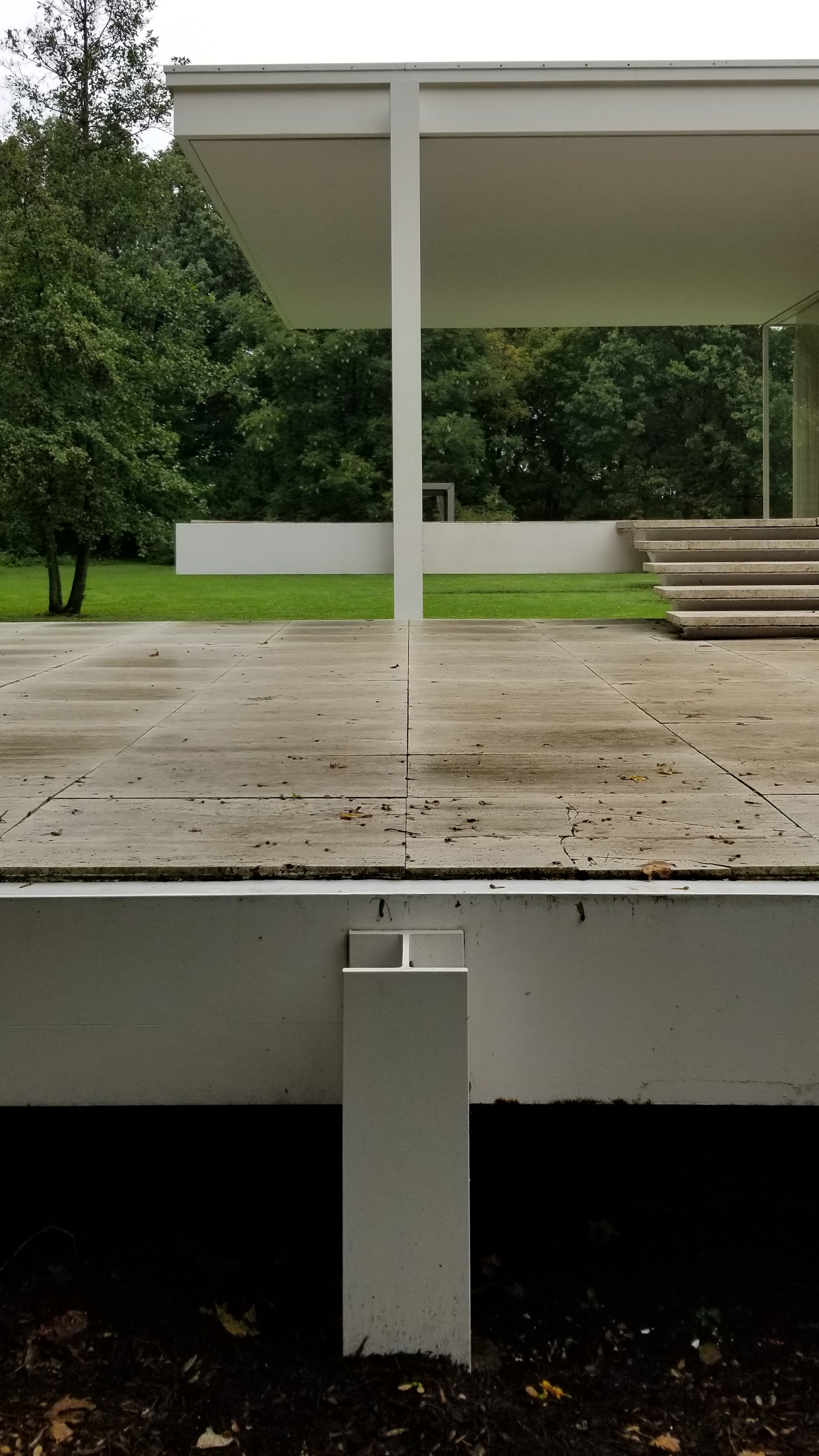 Percise alignment in Mies' Farnsworth House